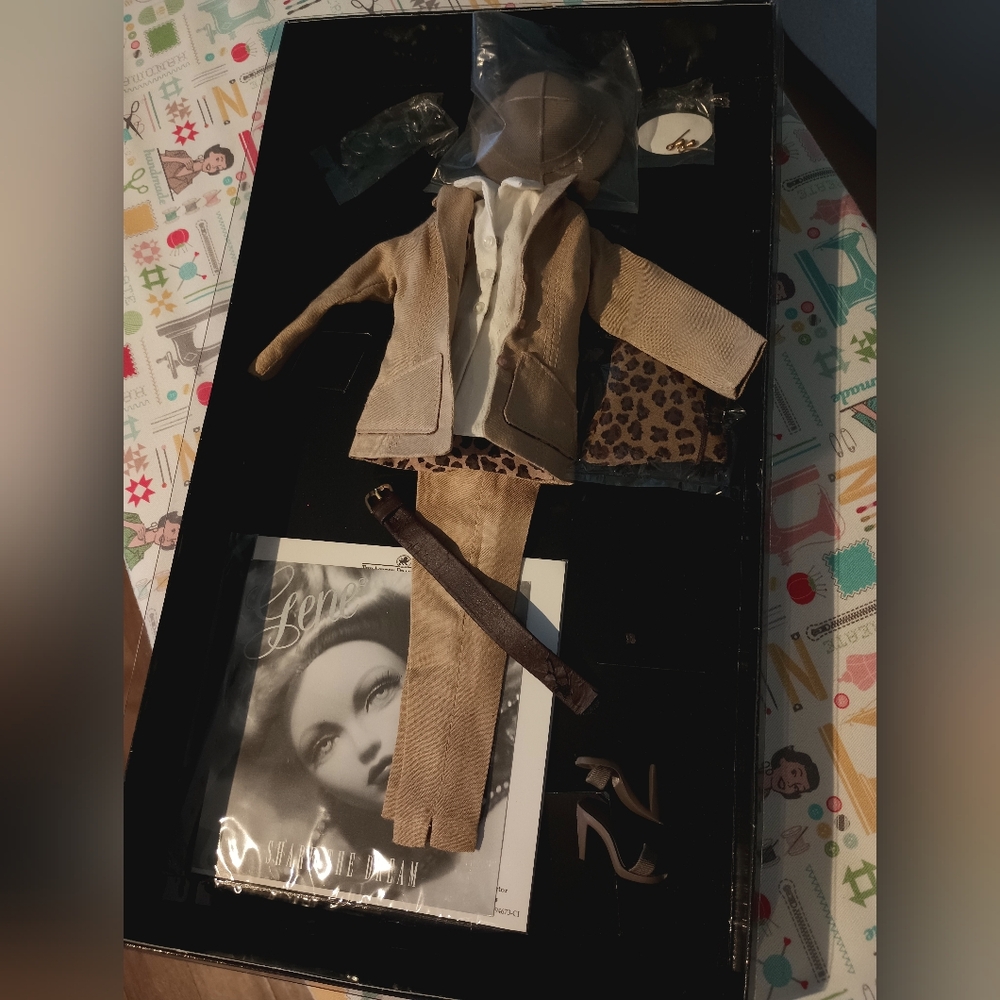 Ashton-Drake Gene Fashikn Doll "Safari" Outfit